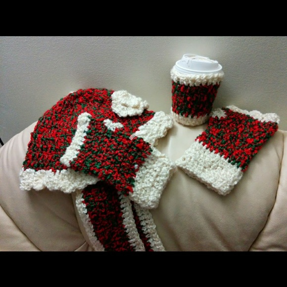 Holiday hat, cowl, gloves set👵👒ALL HATS ON SALE - Picture 2 of 5